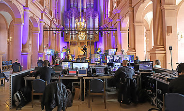 Für den live ins Web gestreamten Festakt mit Videoeinblendungen und Live-Schaltungen war ein gewisser technischer Aufwand nötig.