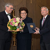 Auszeichnung für Barbara Stamm mit Matthias Frosch (l.) und Georg Ertl.