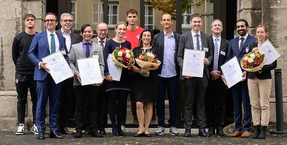 The awardees. Sophia Danhof (far right) and Martin Kortüm (3rd from right) are MSNZ fellows.