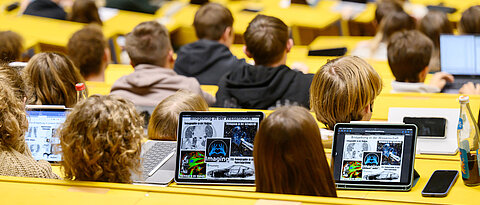 Spannende Einblicke in die Studienfächer der Uni Würzburg können Schülerinnen und Schüler bei den Tandem-Tagen erleben. 