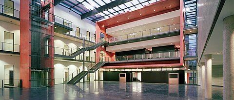 Der Würzburg Myeloma Workshop findet im Hörsaal des Rudolf-Virchow-Zentrums auf dem Klinikums-Campus an der Josef-Schneider-Straße statt. Bild: Hans Jürgen Landes