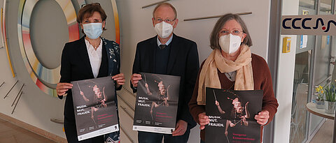 Von links: Elisabeth Jentschke (CCC Mainfranken, Uniklinik Würzburg), Karl-Heinz und Renate Werner (Birgit-Werner-Stiftung) freuen sich auf das Benefizkonzert am 14. Mai 2022.