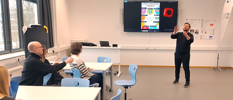 Moderne Medientechnik ermöglicht im neuen Raum effiziente hybride Lehre.