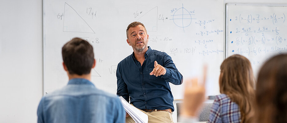 Wie gelingt moderner und guter Unterricht in der Mathematik? Mit dieser und weiteren Fragen beschäftigt sich der Lehrstuhl für Mathematik V an der Universität Würzburg.