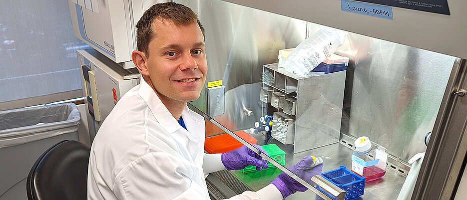 Während seiner Doktorarbeit in der Anatomie hat Florian Kleefeldt seine Begeisterung für die Forschung und das Fach entwickelt.