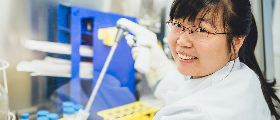 Ruping Chen, PhD, ist Alterungsforscherin und wurde mit einem Wissenschaftspreis ausgezeichnet.