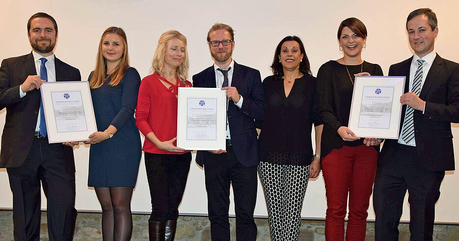 Gruppenfoto der Preisträger von „Forschung hilft“.