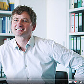 Prof. Dr. Jörg Vogel, Screenshot des Videos auf der Online-Plattform Youtube.