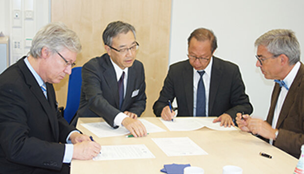 Signing the agreement with Hyogo