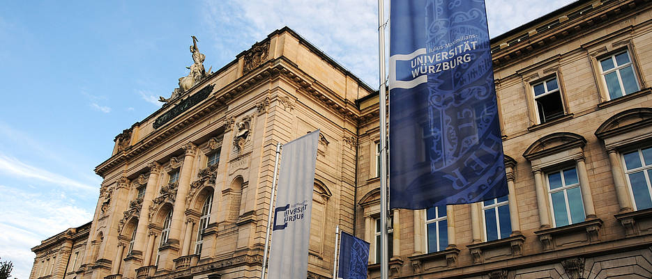 In mehreren zulassungsbeschränkten Studiengängen der Uni Würzburg sind aktuell noch wenige Studienplätze frei.
